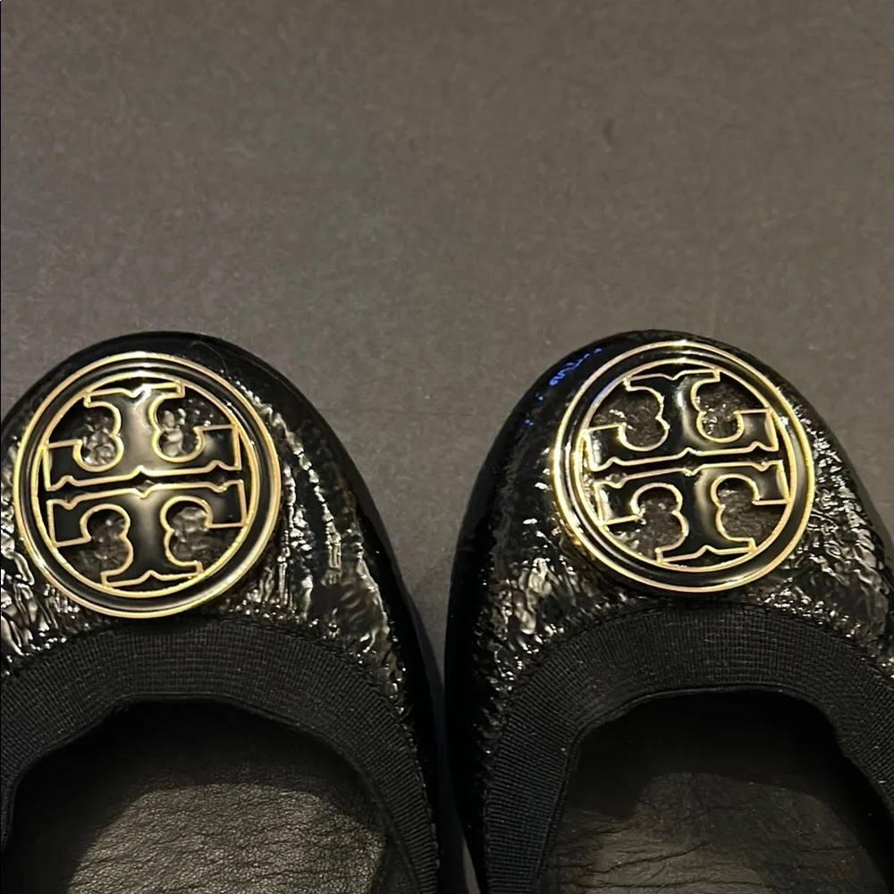 Tory Burch Reva Black Patent Leather Gold Logo Ballet Flats Women's 8.5.